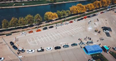Megrohamozták az első  kolozsvári autós oltóközpontot