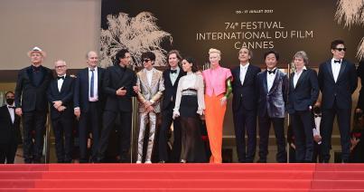 Cannes – Busszal érkeztek a vörös szőnyeghez az amerikai versenyfilm sztárjai