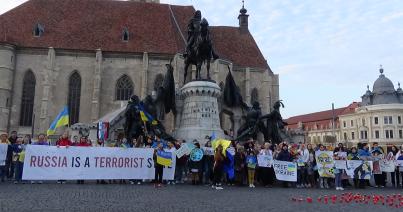 VIDEÓK - Az ukrajnai városok bombázása ellen tiltakoztak a háborús menekültek Kolozsváron