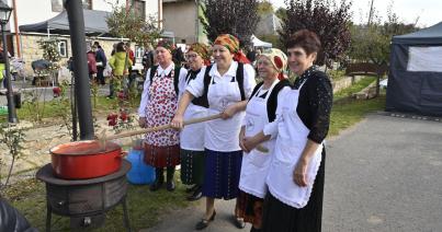 Egyre népszerűbb a kalotaszenkirályi Csipkebogyó-fesztivál