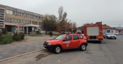 Kolozs megye: tűz ütött ki a tordai poliklinikán, egy nő kimenekült, kórházba szállították