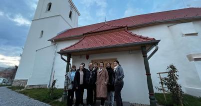 Örökségünk őrei: a magyarlapádi rerformátus templomot „fogadták örökbe” a Bethlen-kollégium diákjai