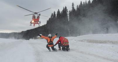 Helikopterrel szállítottak kórházba egy sérültet a hegyimentők