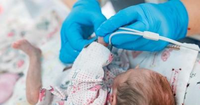 Csecsemőhalandóság: először csökken ezer alá, mégis túl sok