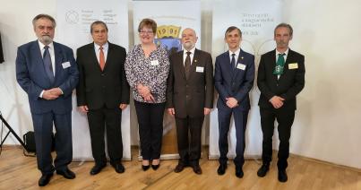 Régi-új elnökséggel folytatja munkáját a romániai magyar pedagógusszövetség