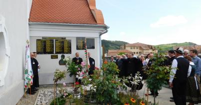 Márványtáblákat lepleztek le az Aranyosegerbegyen elesett magyar hősök emlékére