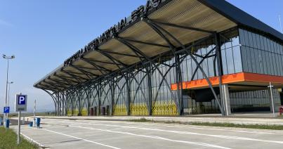 Felavatták a Brassó-Vidombák Nemzetközi Repülőteret