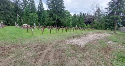 Eltávolították a betonkereszteket  az úzvölgyi temetőből
