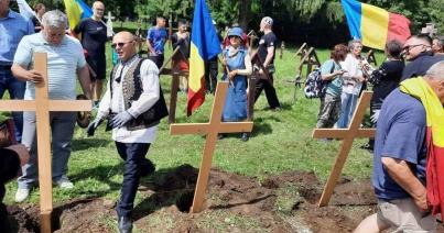Úzvölgyi katonatemető - Elkezdték az újabb román keresztek kihelyezését