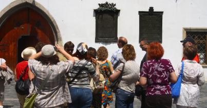 „Az egész világ megfordul Kolozsváron”  – elárasztják a turisták a kincses várost