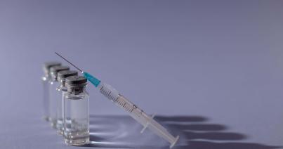 Ügyészségi kivizsgálás a védőoltások beszerzéséért. A DNA kéri három volt kormánytag mentelmi joga felfüggyesztését