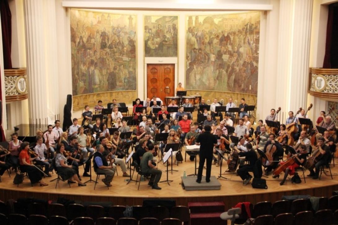 Új karmester a kolozsvári filharmónia élén
