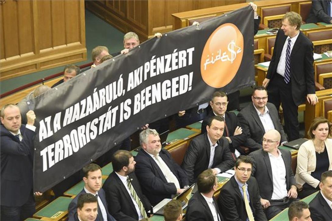 Nem fogadta el a magyar parlament az alkotmánymódosítást