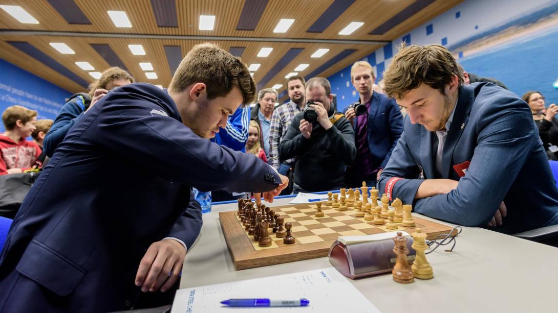 Sakkvilágbajnoki döntő: rájátszás után Carlsen a világbajnok a születésnapján
