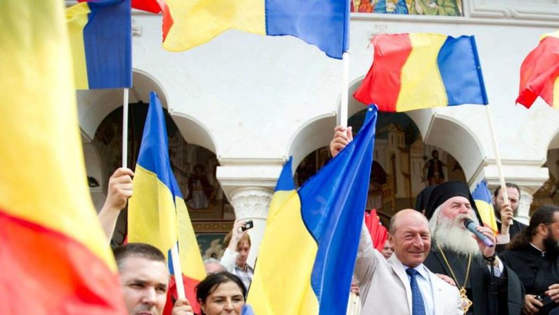 Băsescu: Ki kell tiltani a magyar nagykövetet!