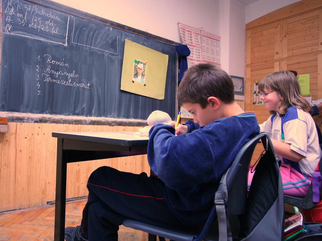 PISA-felmérés: bőven van hova fejlődnie a magyar és román oktatásnak