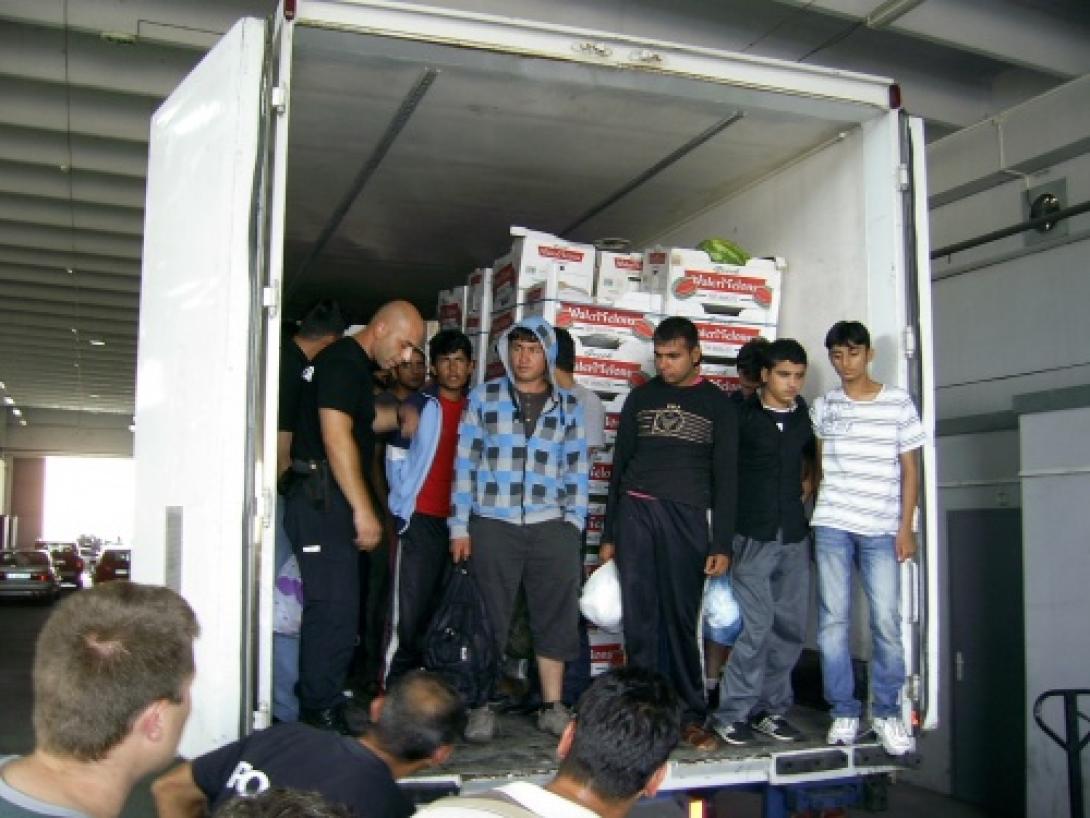 Menedéket kérő migránsok próbálták elhagyni Romániát egy tartálykocsiban