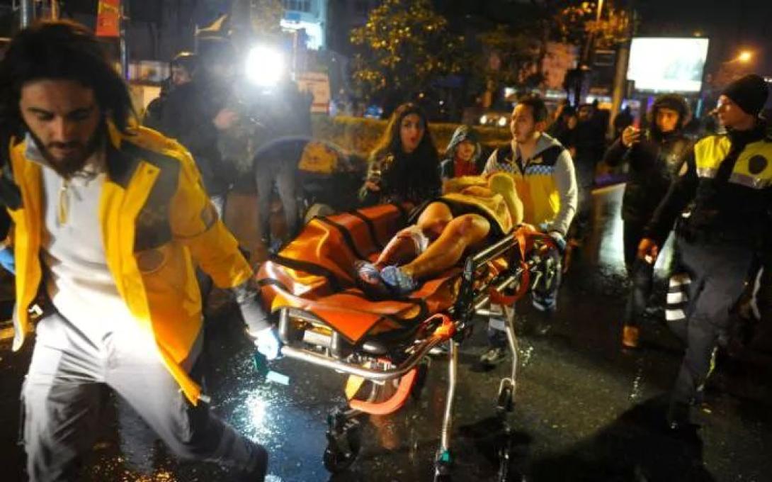Merénylet Isztambulban – Télapónak álcázott terrorista 39 emberrel végzett (Frissítve)