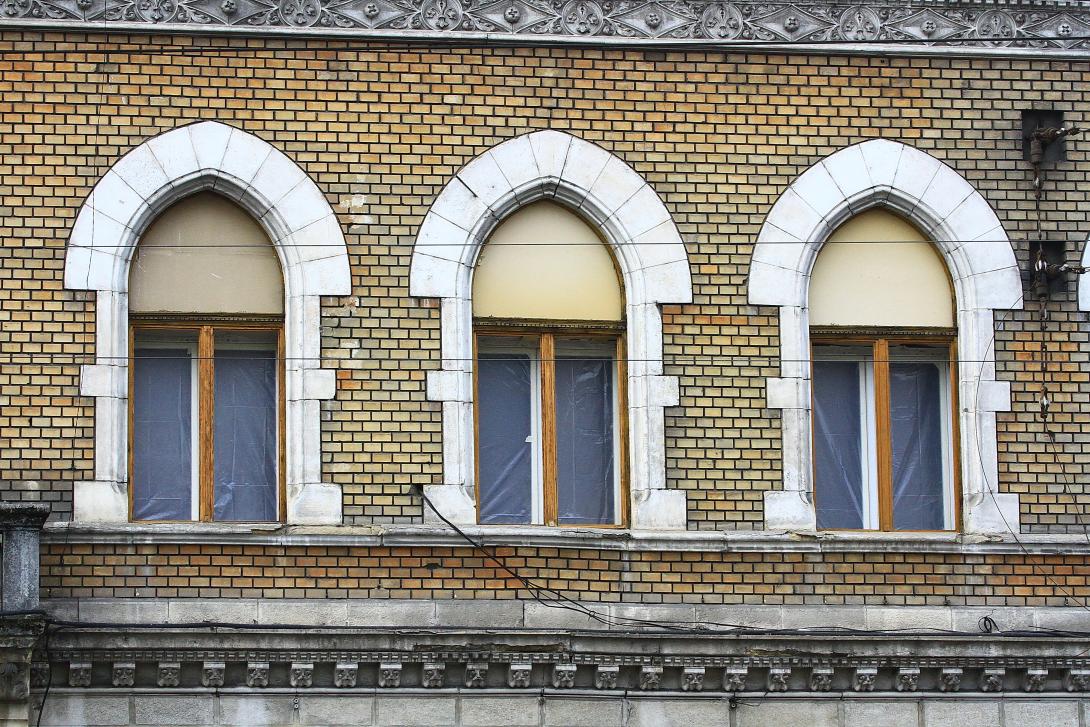 Termopán ablakok a Széki-palotán (is)
