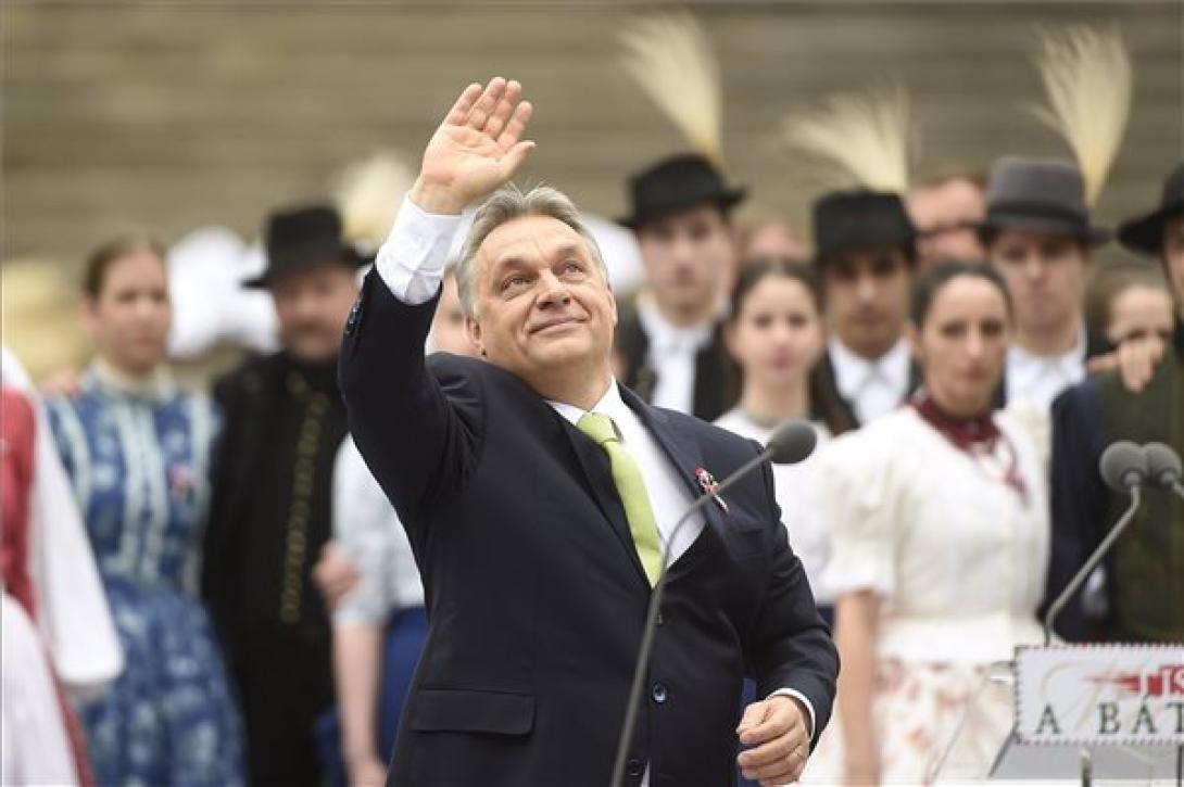 Orbán: csak egy szívvel és  egy akarattal juthatunk előre