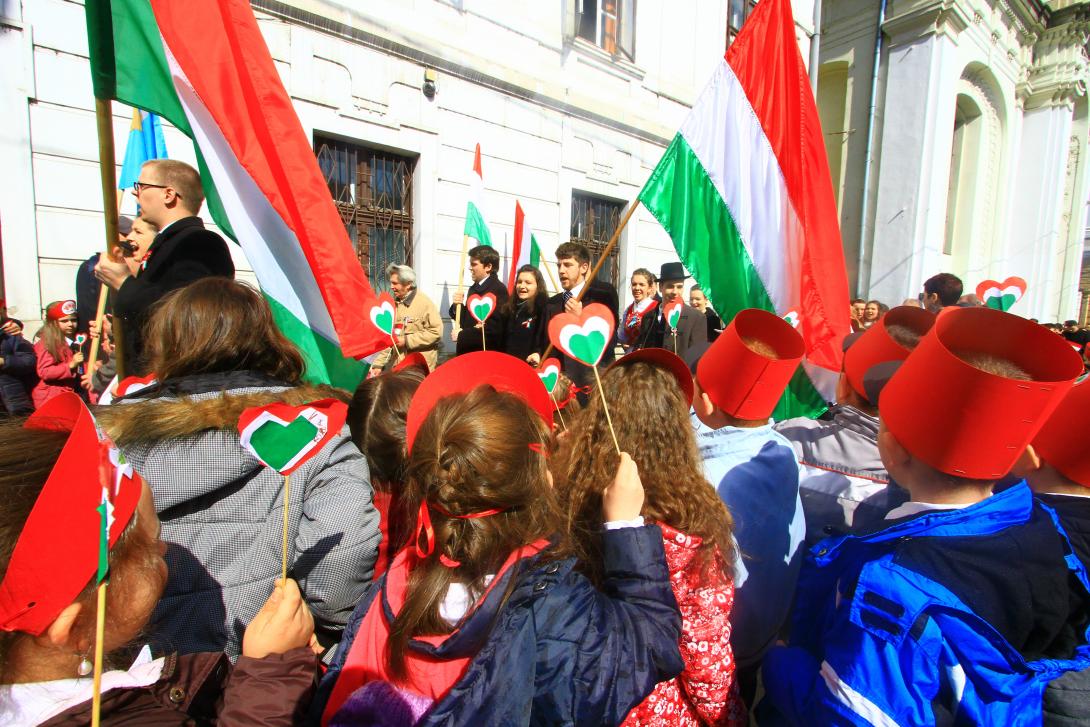 Március 15-i felvonulás Kolozsvár központjában