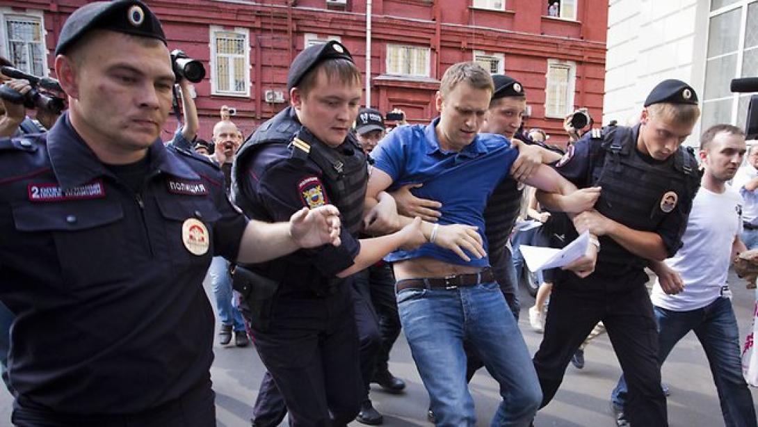 Oroszország: korrupcióellenes megmozdulások; őrizetbe vették Putyin „kihívóját”