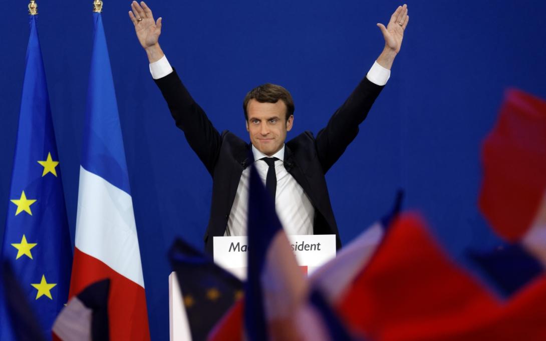 Emmanuel Macron átvette az elnöki hatalmat, első hivatalos útja katonai kórházba vezetett