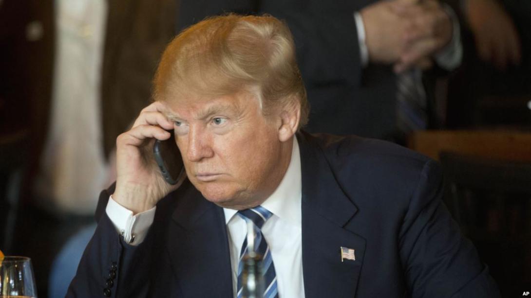 Trump elnök megadta mobiltelefonja közvetlen számát több vezetőnek