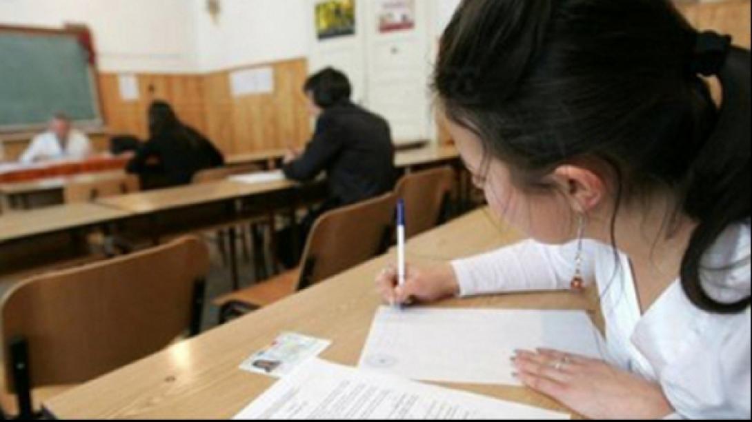 Több mint 144 ezer nyolcadikos vizsgázik ma román nyelvből
