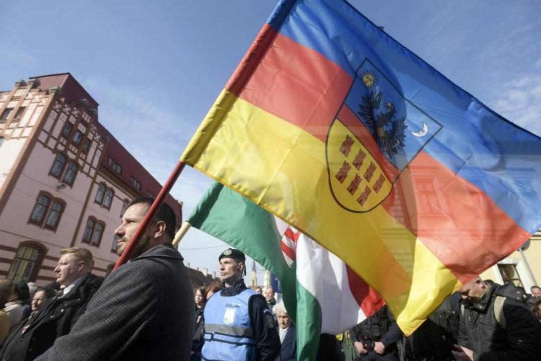 Pert nyert a csendőrség ellen az Erdély-zászló miatt március 15-én megbírságolt EMNP-alelnök