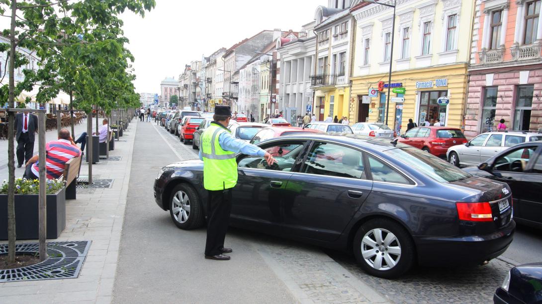 „Bújócskázhat” a szabálytalanul parkoló sofőrökkel a rendőrség
