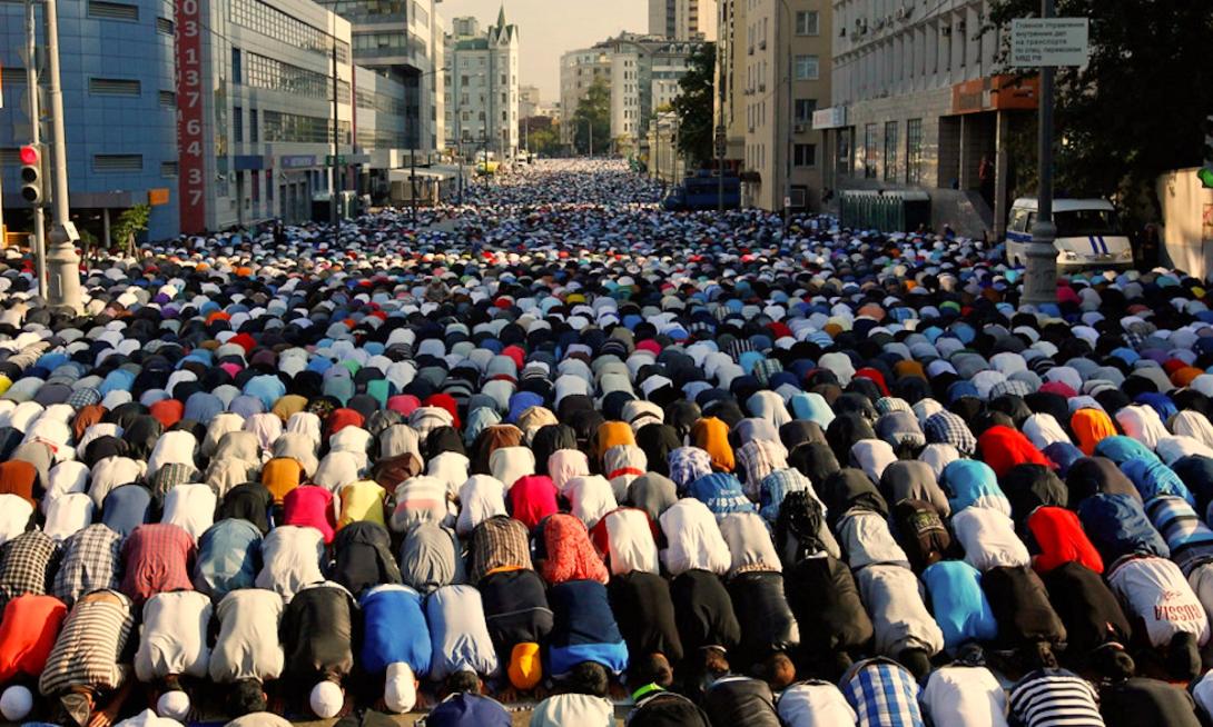 Több mint negyedmillió muszlim ünnepelte Moszkvában a ramadán lezárását