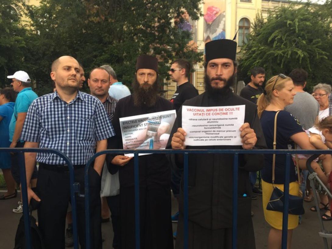 Tüntetés Bukarestben az oltástörvény ellen