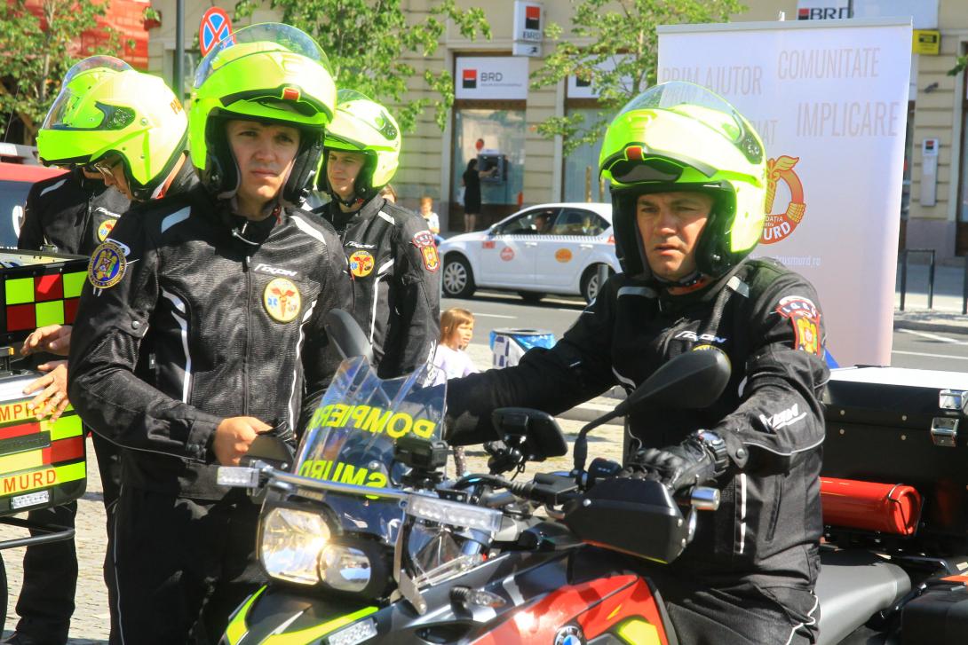 Motorbiciklin sietnek a bajbajutottak segítségére a SMURD rohammentősök