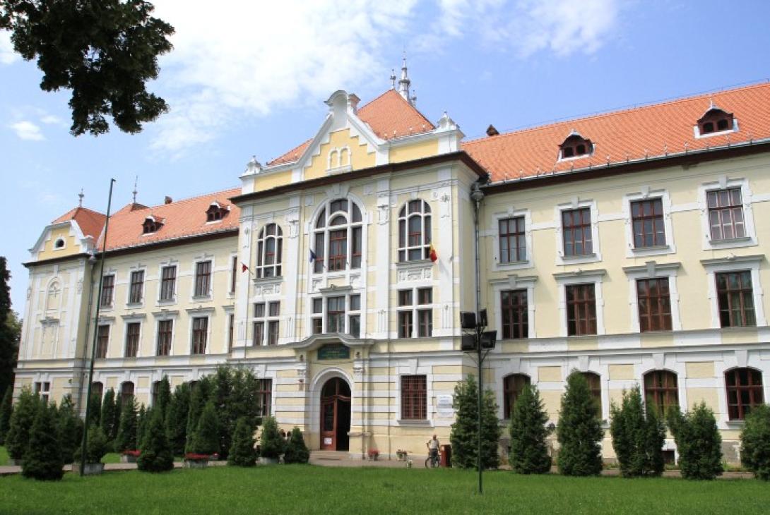 Fidesz: a román kormány biztosítsa a marosvásárhelyi katolikus gimnázium működését!