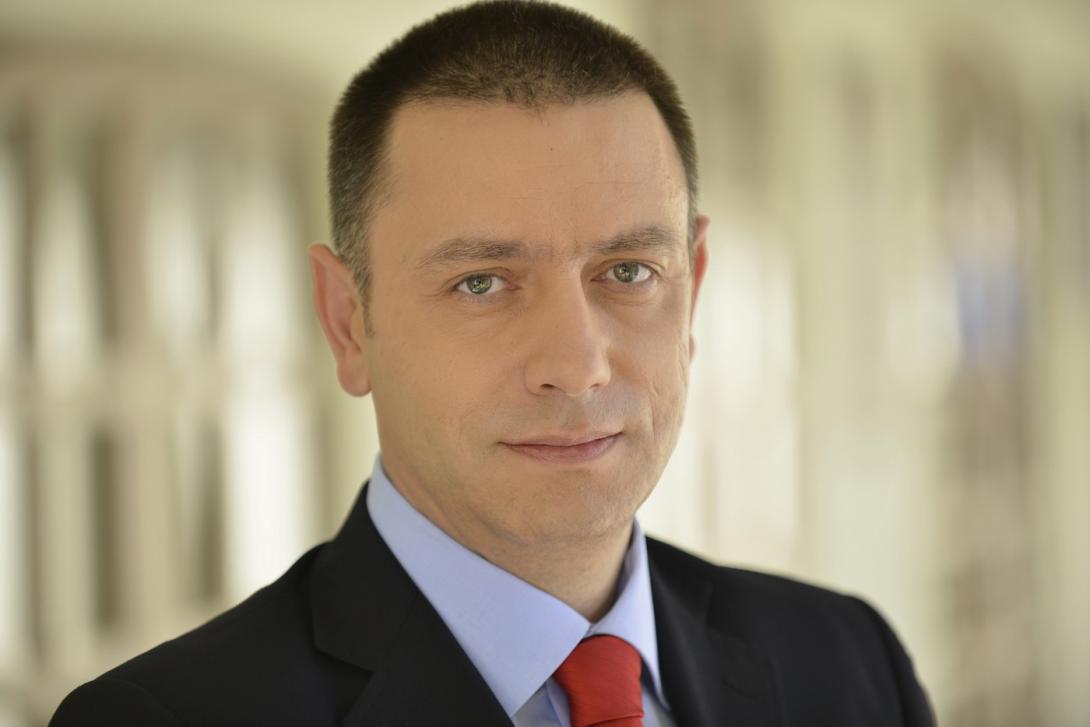 Források: Mihai Fifor veszi át a védelmi tárcát, Gheorghe Șimont javasolják gazdasági miniszternek