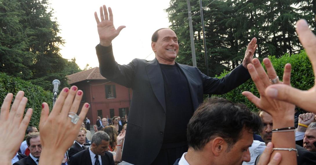 Visszatért a politikai életbe Silvio Berlusconi