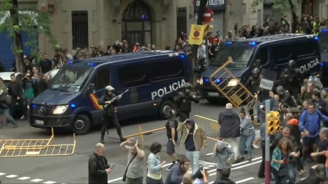 Erőszakba torkollott Katalóniában a voksolás elleni rendőri fellépés