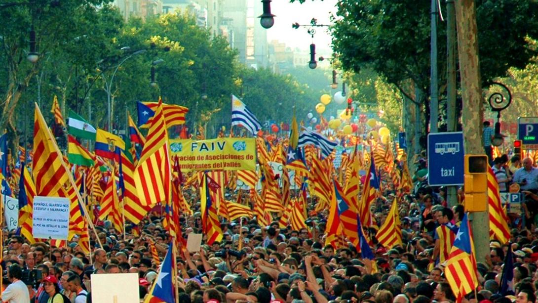 A városi rendőrség szerint 450 ezren tüntettek Barcelonában