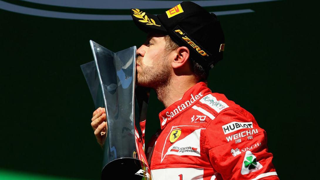 Brazil Nagydíj: Vettel nyert, Hamilton a boxból rajtolva negyedik
