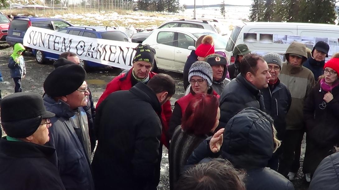 VIDEÓ - Az út katasztrofális állapota miatt tiltakoztak a Mikesi-házak lakói