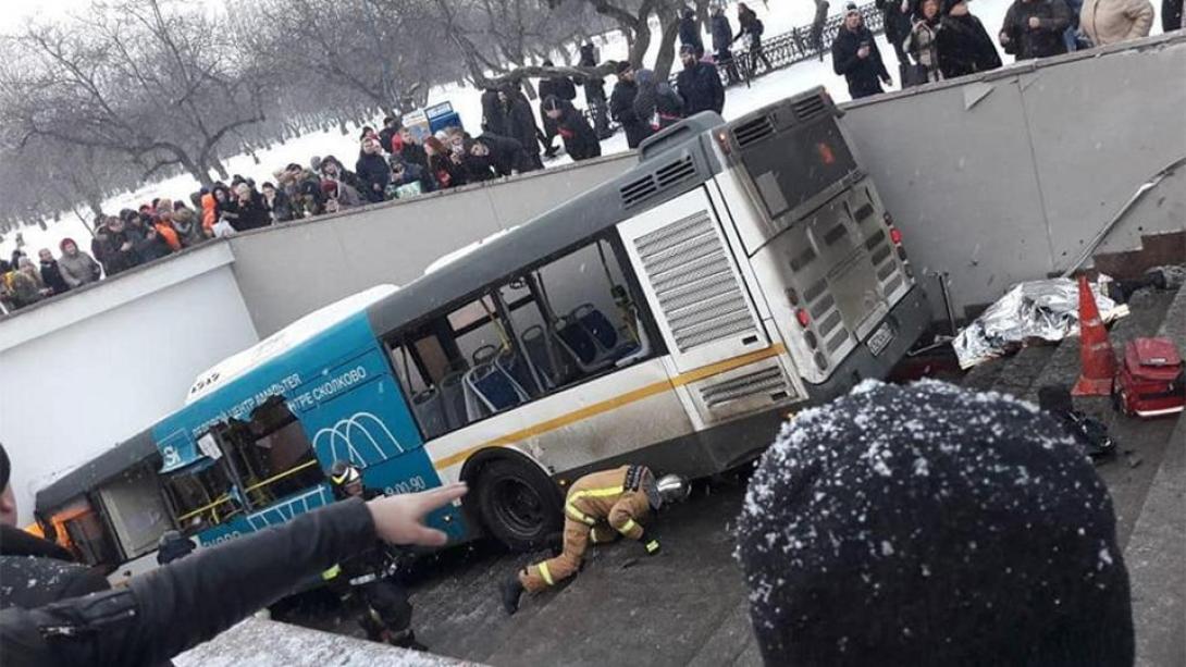 Gyalogos aluljáróba hajtott egy busz Moszkvában, halottak