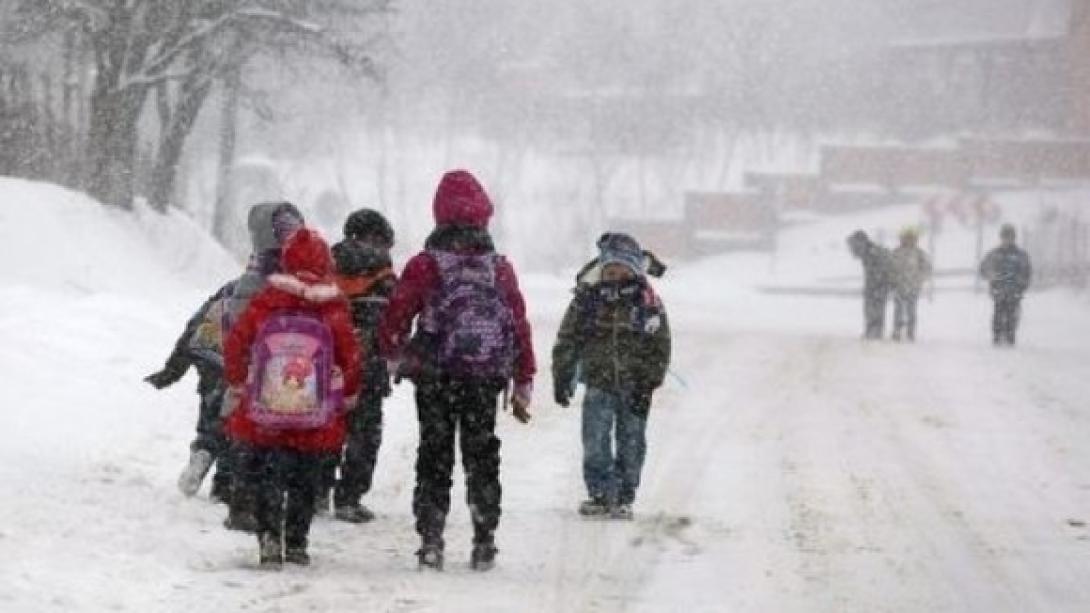 Hóvihar: tucatnyi megyében nincs áram, bezárták az iskolákat, óvodákat