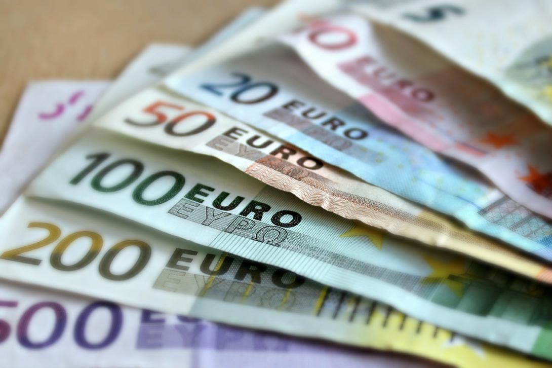 Újabb történelmi csúcson a lej–euró-árfolyam