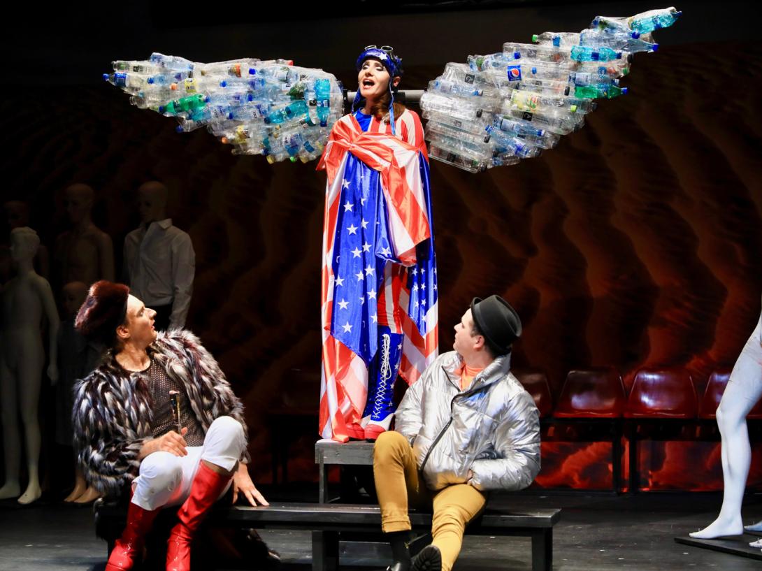 Angyalok Amerikában – bemutató a magyar színházban