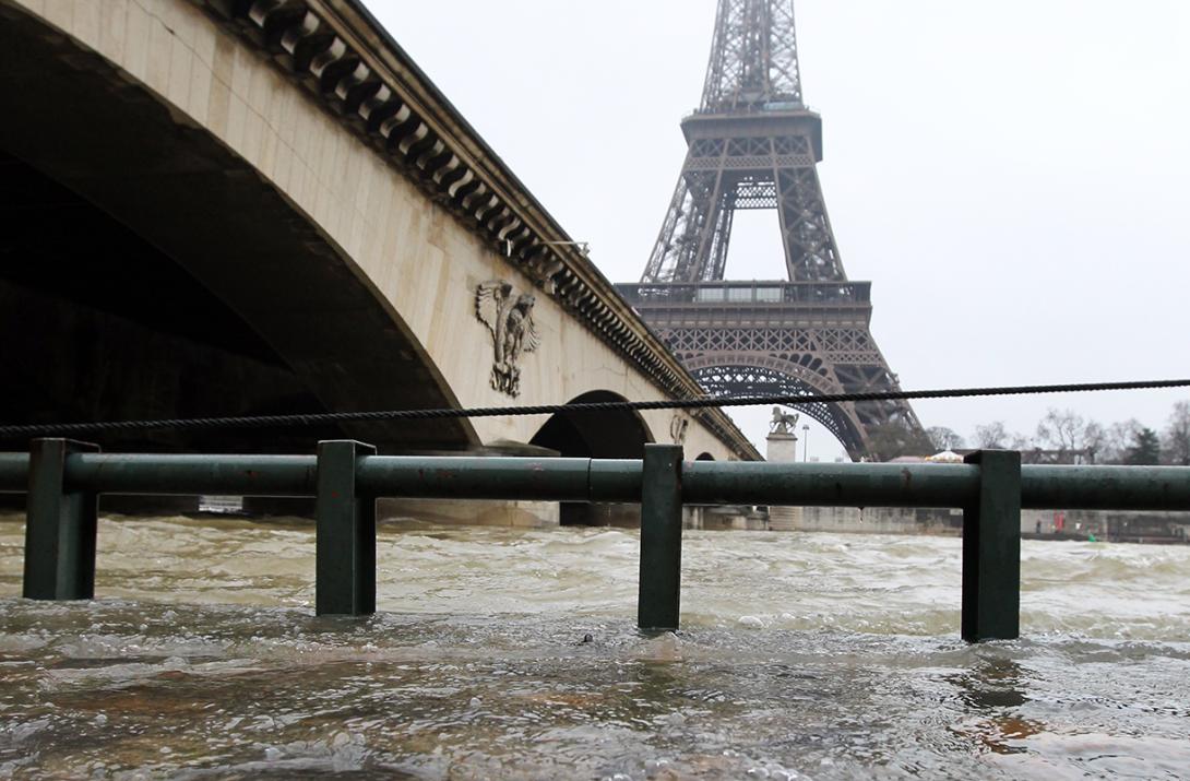 Még mindig emelkedik a Szajna vízszintje Párizsban