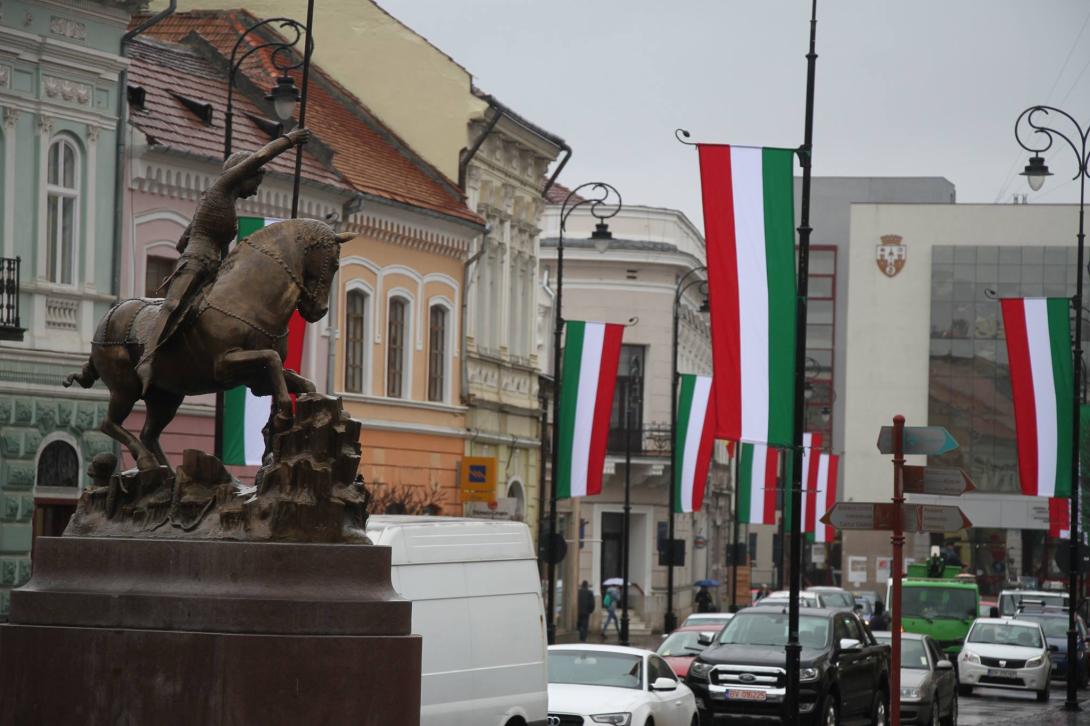 Március 15 - Magyarország határozottan elítéli  a polgármesterek megbírságolását
