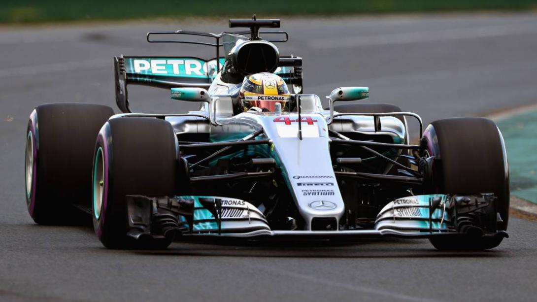 Hamiltoné az első rajtkocka a szezonnyitón