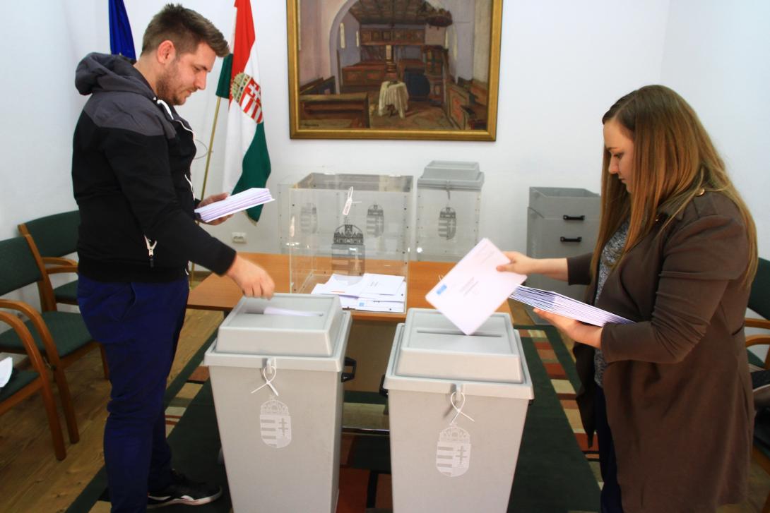 Sokan szavaznak Magyarország Kolozsvári Főkonzulátusán