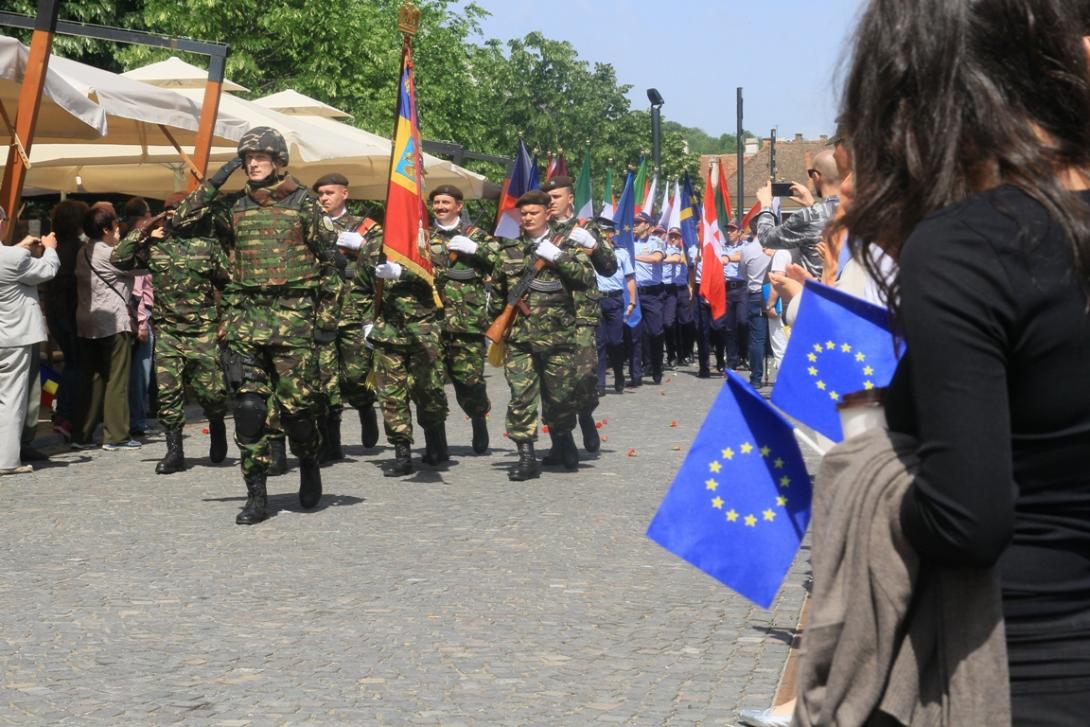 Győzelem és Európa napot ünnepeltek a Főtéren